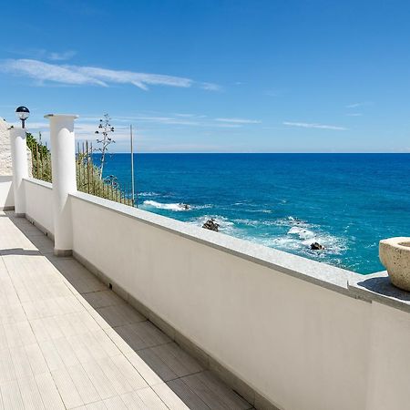 Seaside Holiday Apartment - Unique Location Cipressa المظهر الخارجي الصورة
