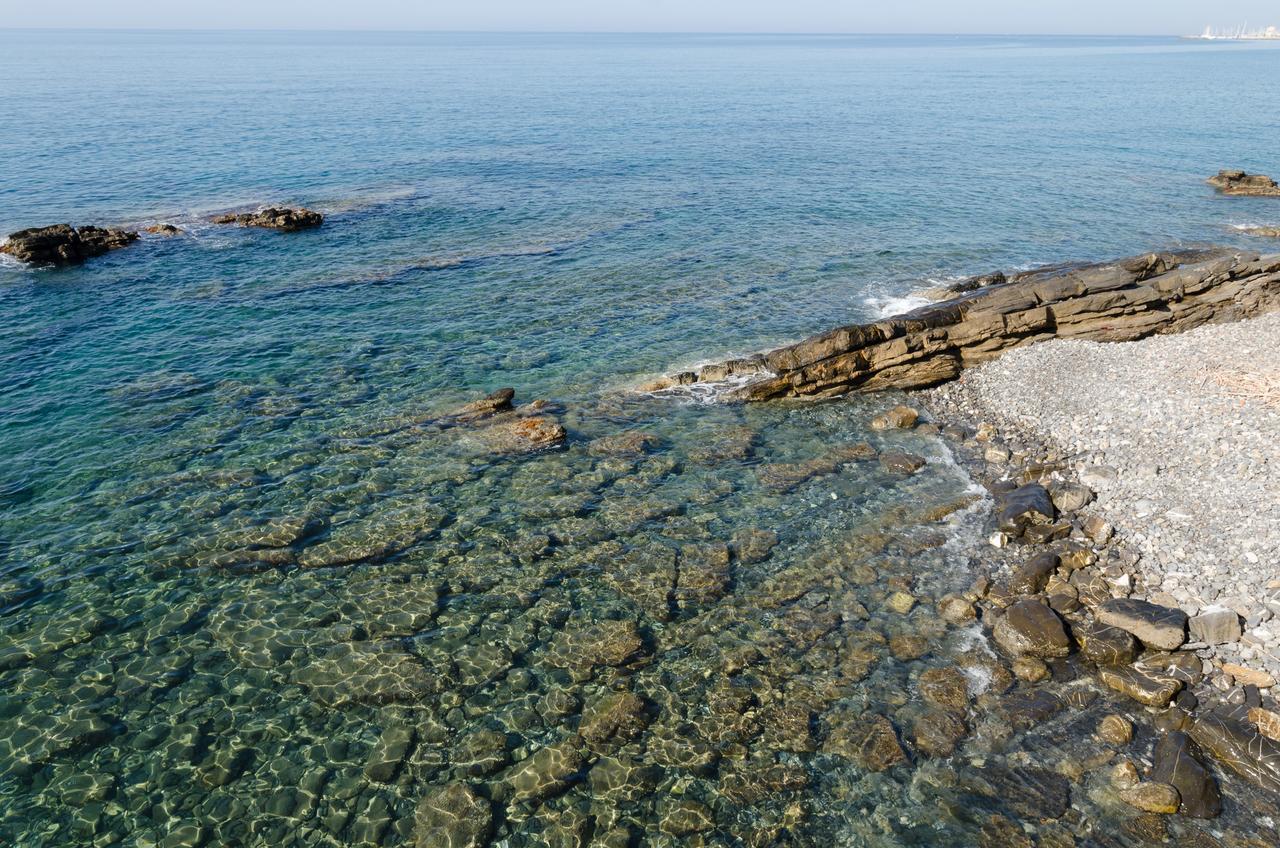 Seaside Holiday Apartment - Unique Location Cipressa المظهر الخارجي الصورة